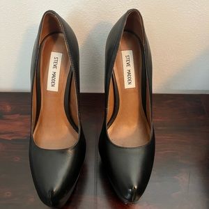 STEVE MADDEN Black Pumps